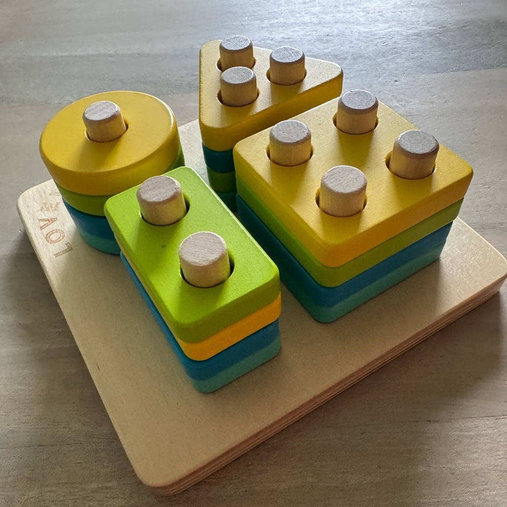 Lovevery - 28-30MO Sort & Stack Peg Puzzle from The Enthusiast Play Kit